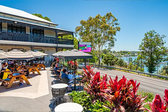 Toronto Hotel Dining Overlooking Lake Macquarie